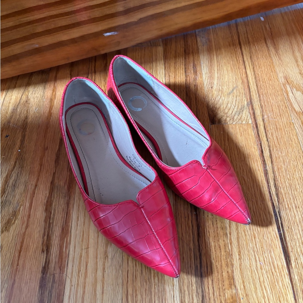 Red point toe croc embossed flats
